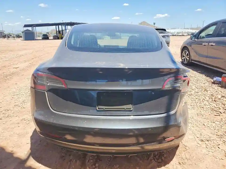 5YJ3E1EA1KF424832 2019 TESLA MODEL 3-5