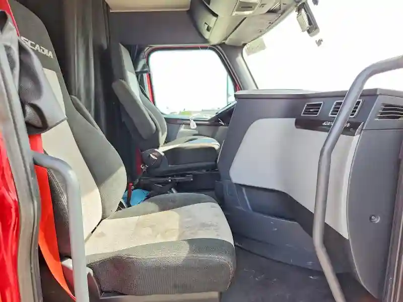 3AKJHHDR5KSJX1037 2019 FREIGHTLINER CASCADIA-4