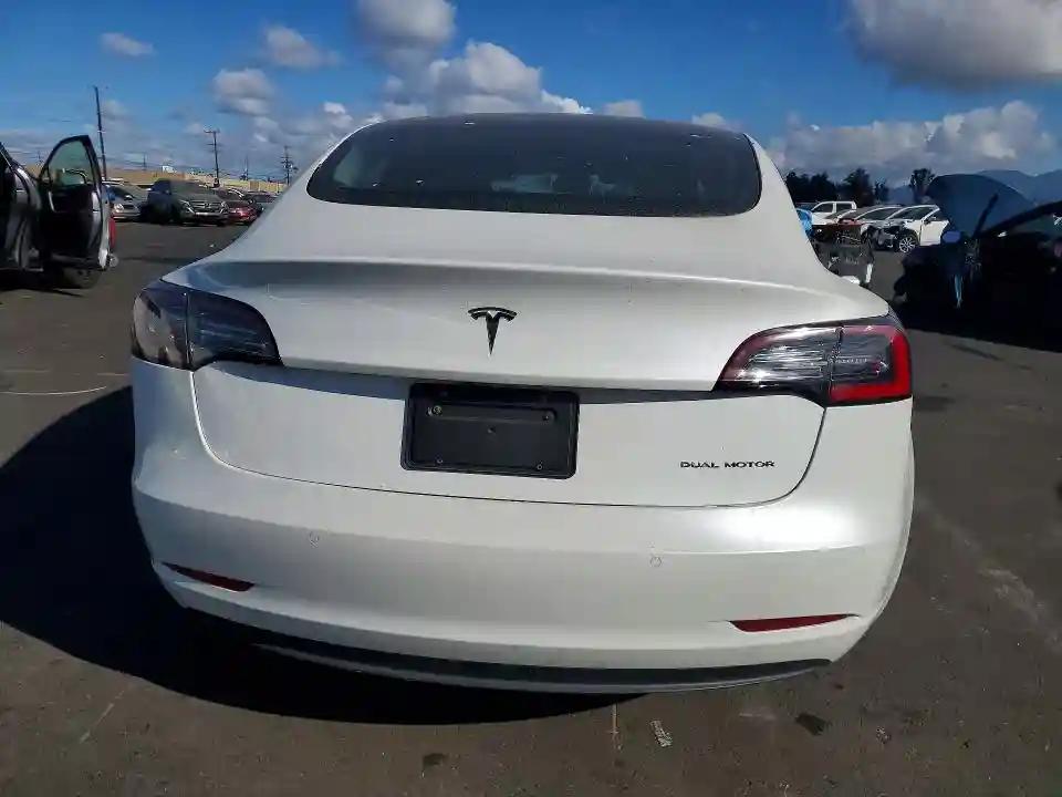 5YJ3E1EB8NF137548 2022 TESLA MODEL 3-5
