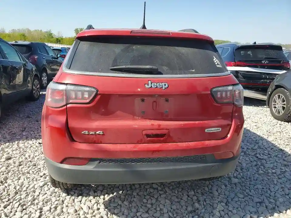 3C4NJDBBXJT185669 2018 JEEP COMPASS-5