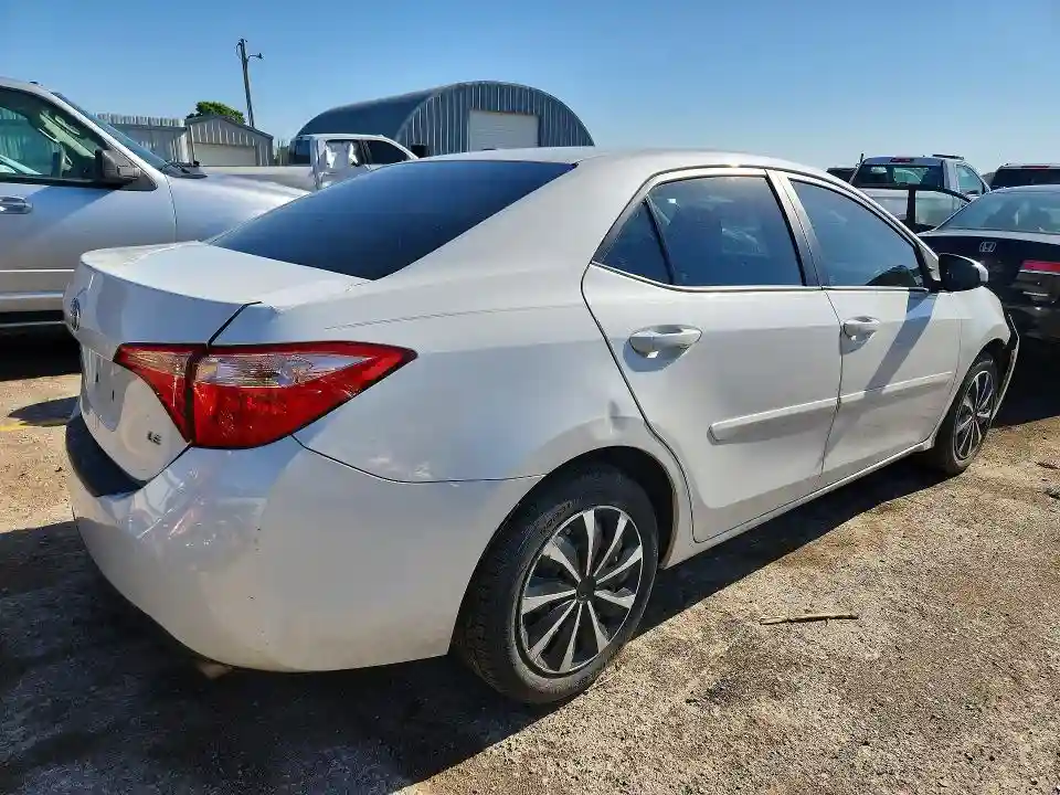5YFBURHE6JP801184 2018 TOYOTA COROLLA-2