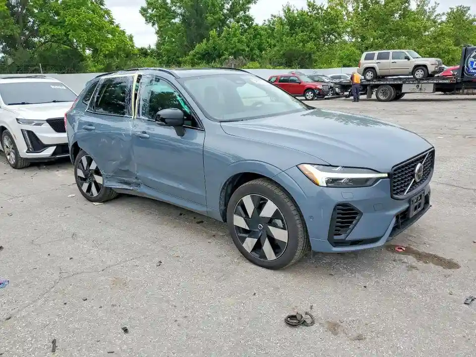 YV4H60DL3R1924720 2024 VOLVO XC60-3