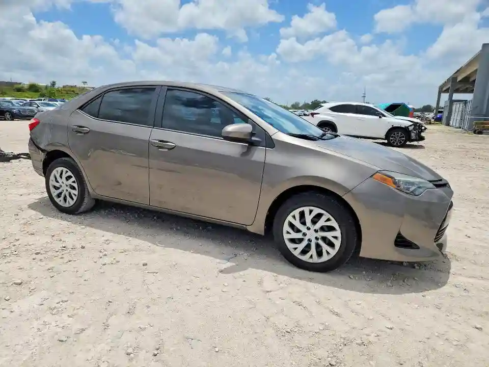 5YFBURHE7JP778384 2018 TOYOTA COROLLA-3