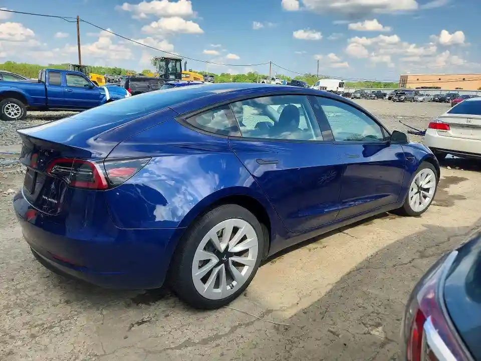 5YJ3E1EB5PF660934 2023 TESLA MODEL 3-2
