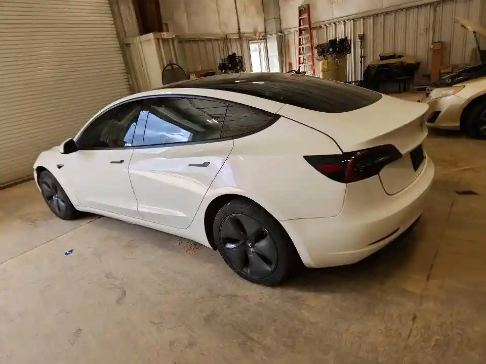 5YJ3E1EA1PF435160 2023 TESLA MODEL 3-1