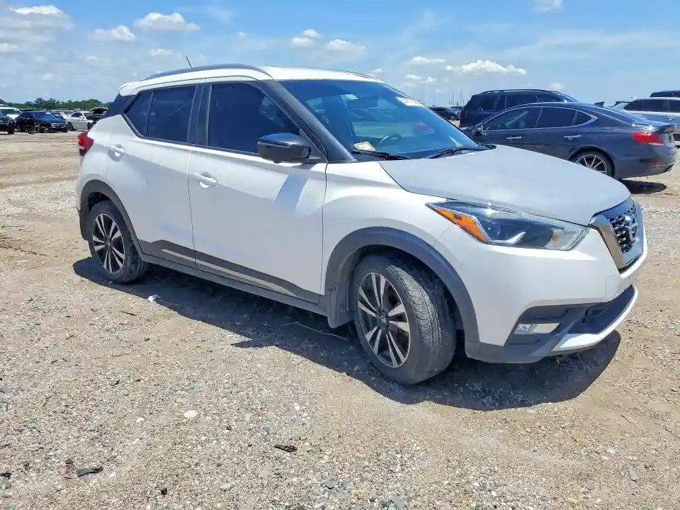 3N1CP5CUXJL541861 2018 NISSAN KICKS-3