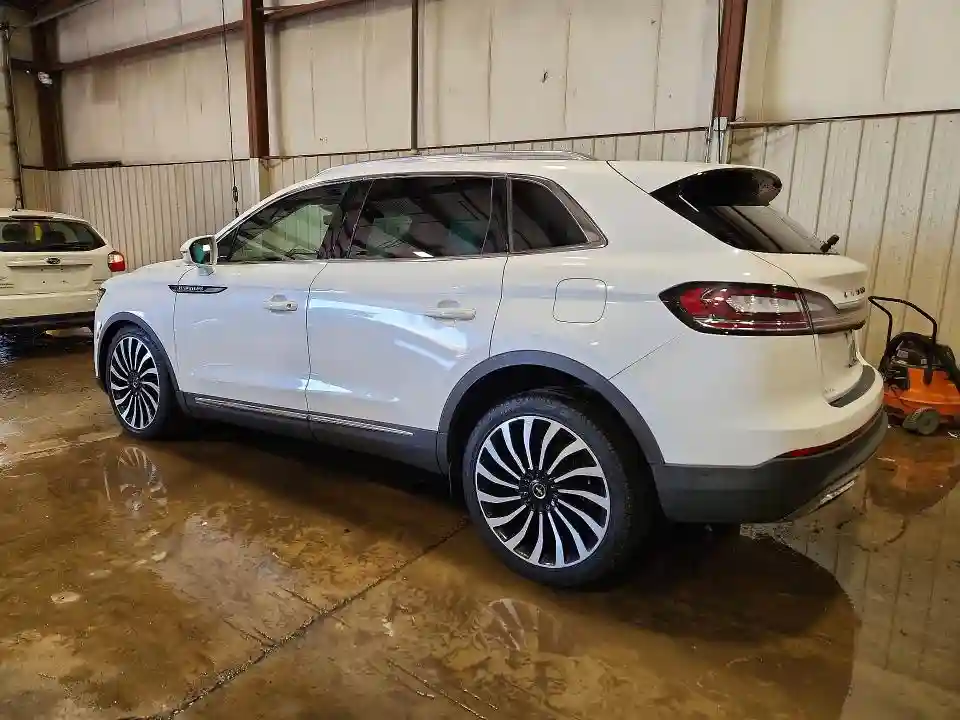 2LMPJ9JPXMBL05862 2021 LINCOLN NAUTILUS-1