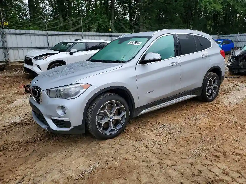 WBXHU7C36J5H41088 2018 BMW X1-0