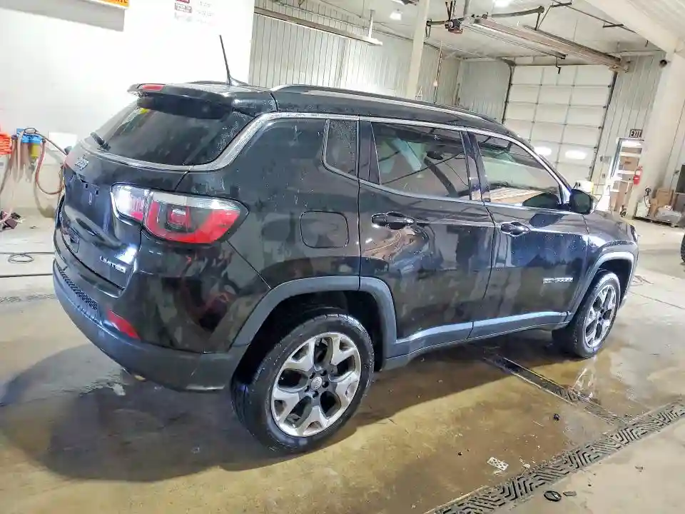 3C4NJDCB7JT255563 2018 JEEP COMPASS-2