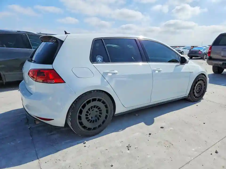 3VW4T7AU7HM008976 2017 VOLKSWAGEN GTI-2