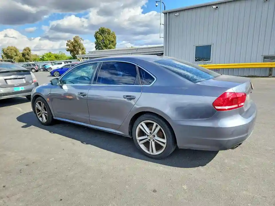 1VWBT7A32EC038365 2014 VOLKSWAGEN PASSAT-1