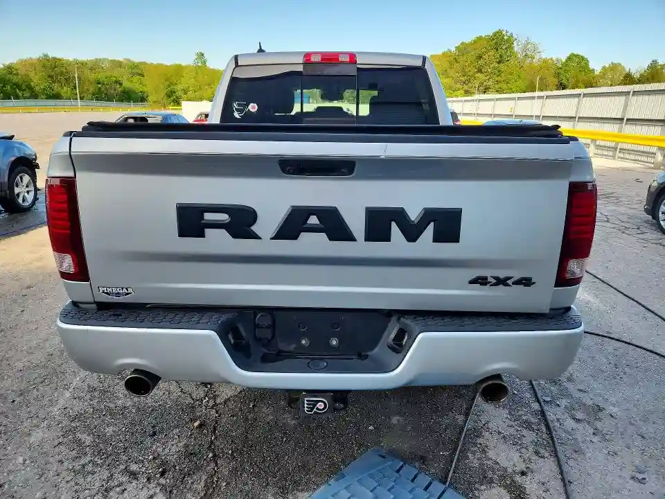 1C6RR7MT5HS829423 2017 RAM 1500-5