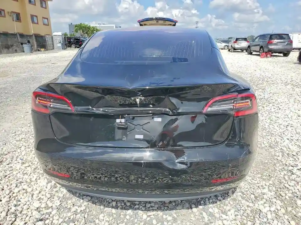 5YJ3E1EA9JF005884 2018 TESLA MODEL 3-5