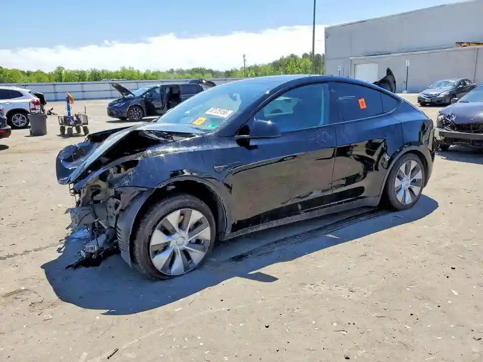 7SAYGAEE2NF523024 2022 TESLA MODEL Y-0