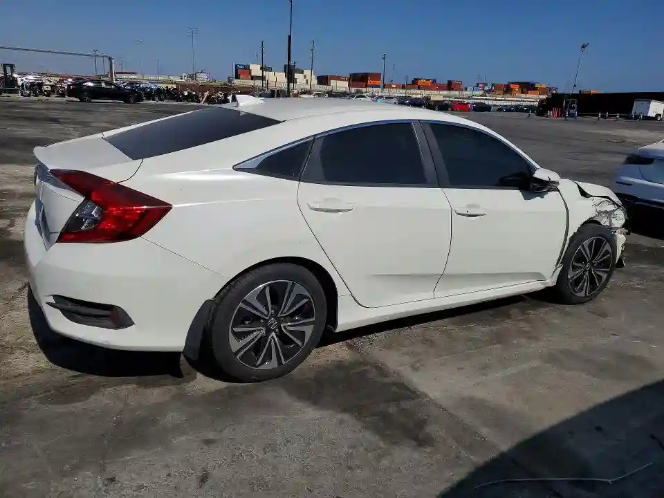 JHMFC1F37JX033660 2018 HONDA CIVIC-2