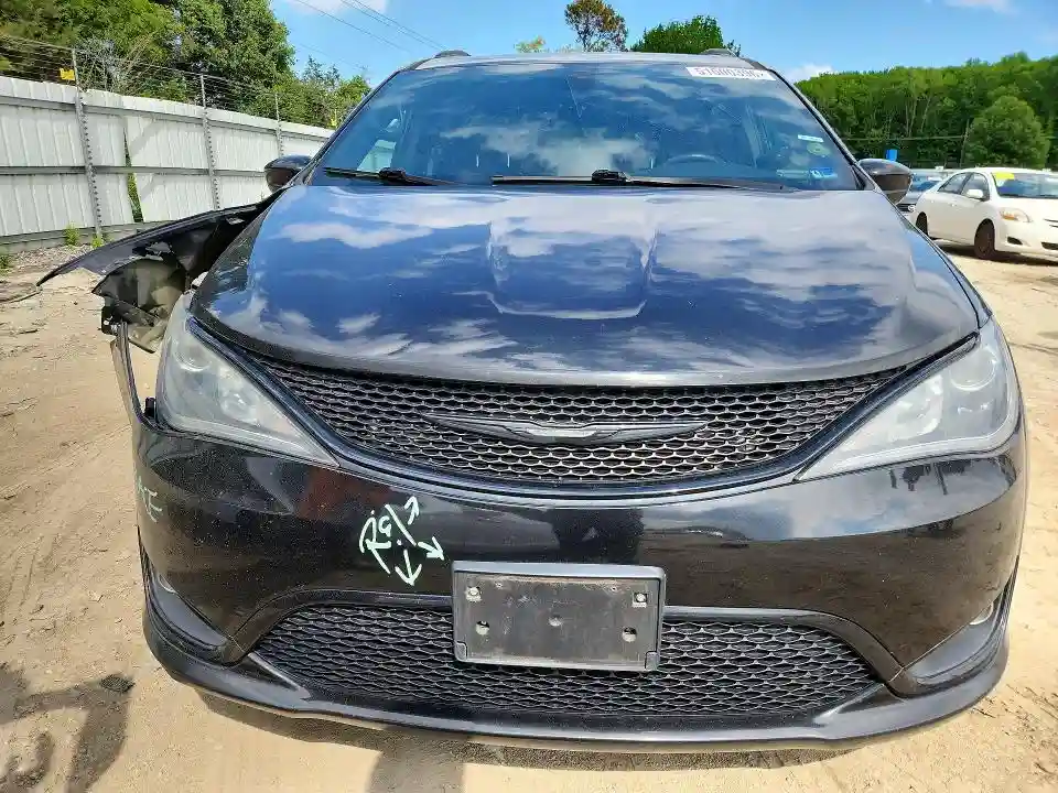 2C4RC1BG6KR609634 2019 CHRYSLER PACIFICA-4