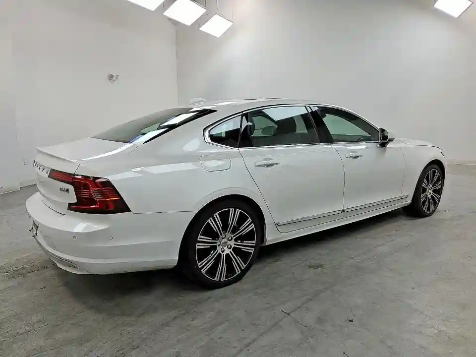 LVY062MA3PP336880 2023 VOLVO S90-2