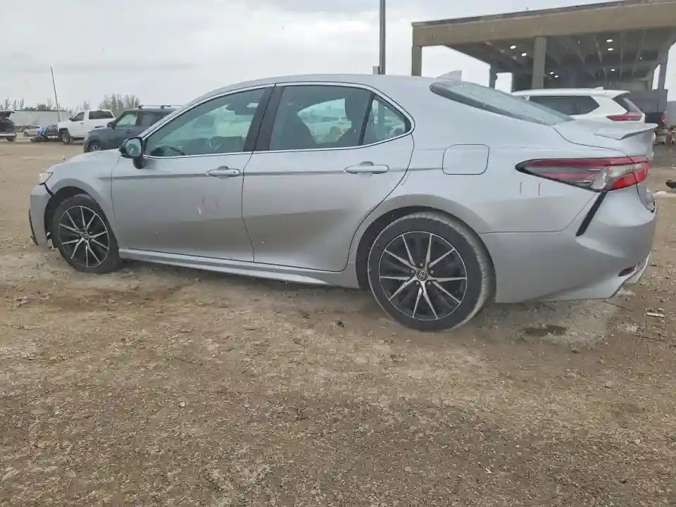 4T1G11BK1NU051406 2022 TOYOTA CAMRY-1