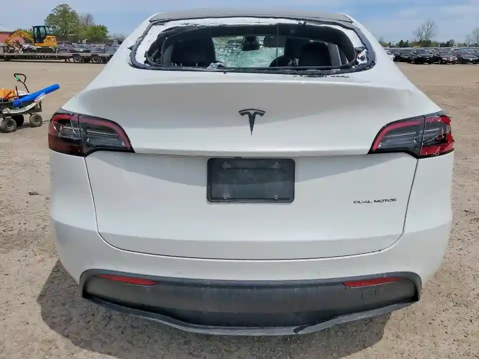 7SAYGAEE8PF583103 2023 TESLA MODEL Y-5