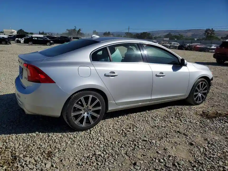 LYV402HK6JB164604 2018 VOLVO S60-2