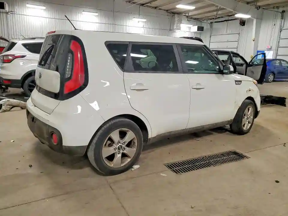 KNDJN2A21J7894570 2018 KIA SOUL-2