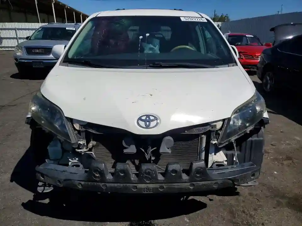 5TDXK3DC8DS398348 2013 TOYOTA SIENNA-4