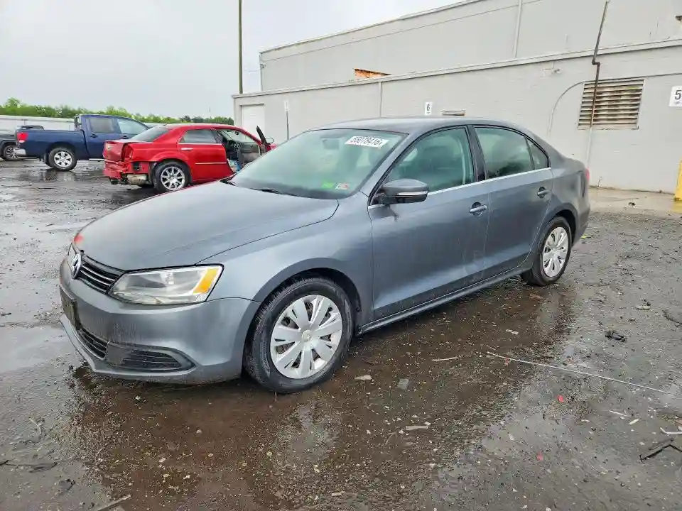 3VWBX7AJ0DM419650 2013 VOLKSWAGEN JETTA-0