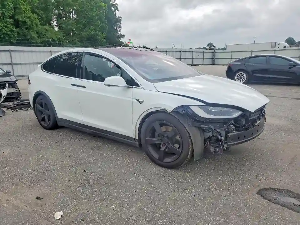 5YJXCAE28JF142427 2018 TESLA MODEL X-3