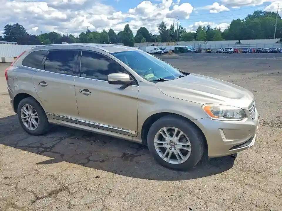 YV440MDK0G2823446 2016 VOLVO XC60-3