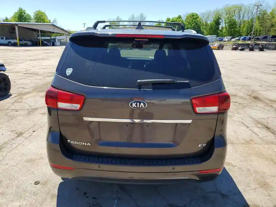 KNDMC5C14H6336639 2017 KIA SEDONA-5