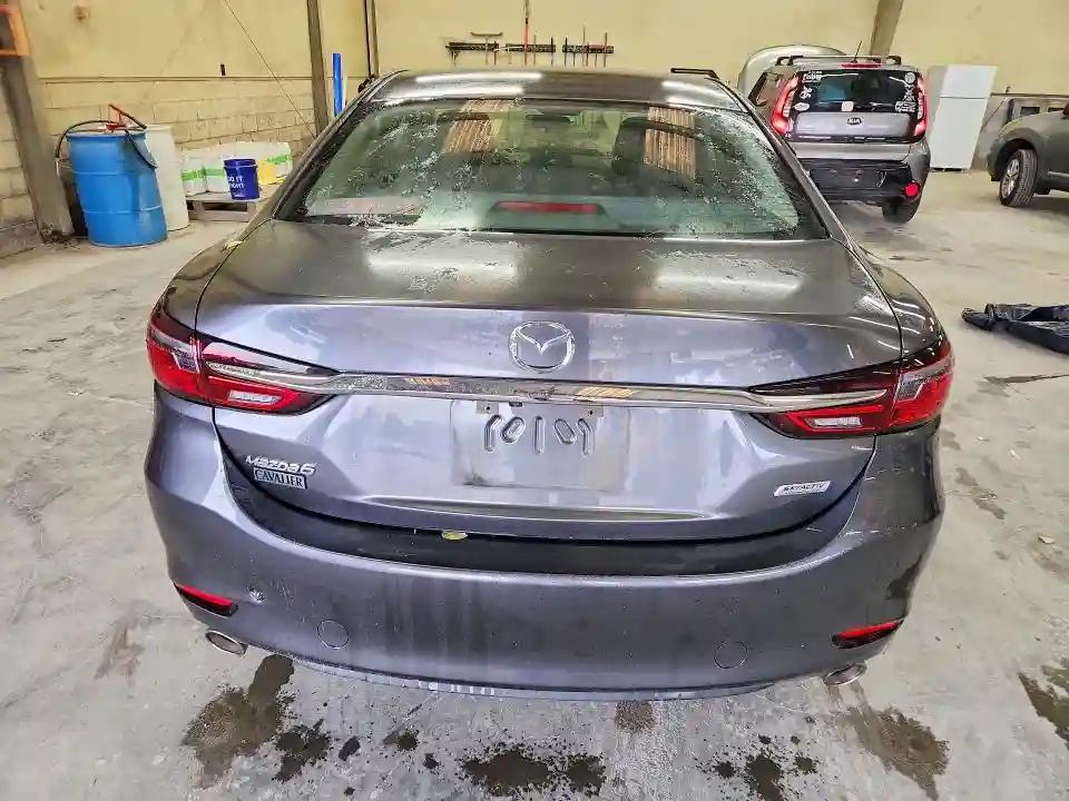 JM1GL1UM0J1328670 2018 MAZDA 6-5
