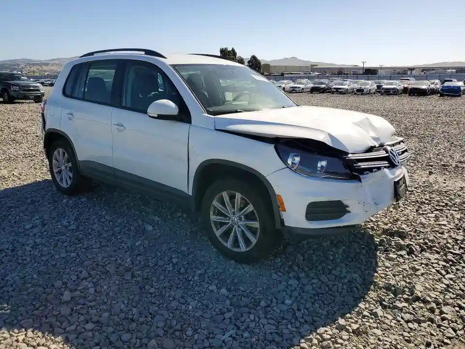 WVGAV7AX3HK042796 2017 VOLKSWAGEN TIGUAN-3