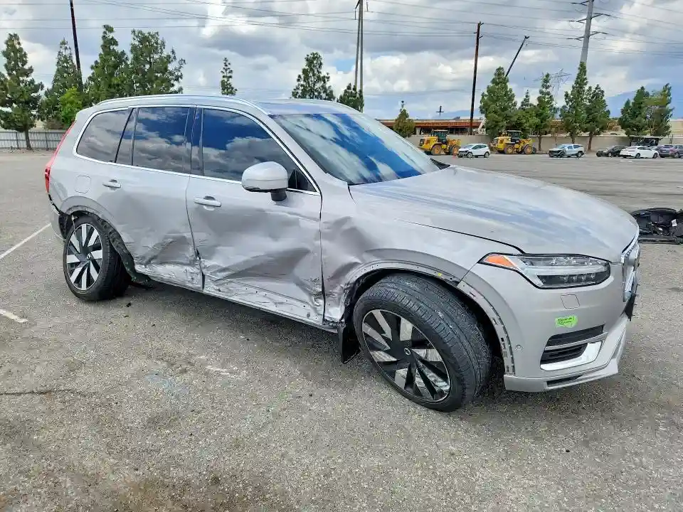 YV4H60CA3P1932216 2023 VOLVO XC90-3