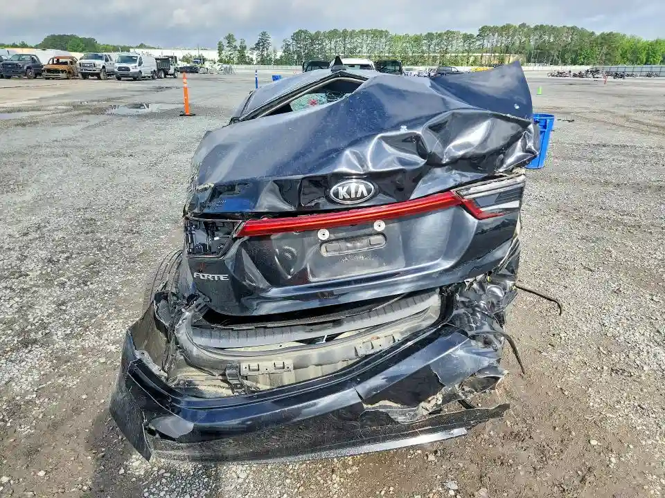 3KPF24AD3ME333223 2021 KIA FORTE LXS-5
