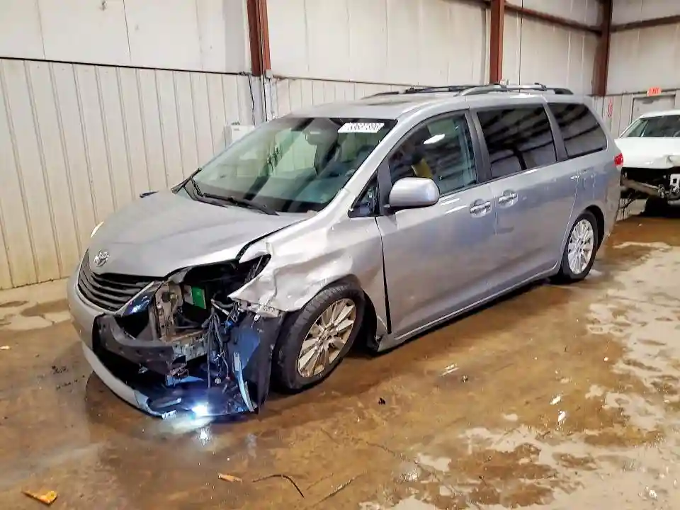 5TDDK3DC3BS010555 2011 TOYOTA SIENNA-0