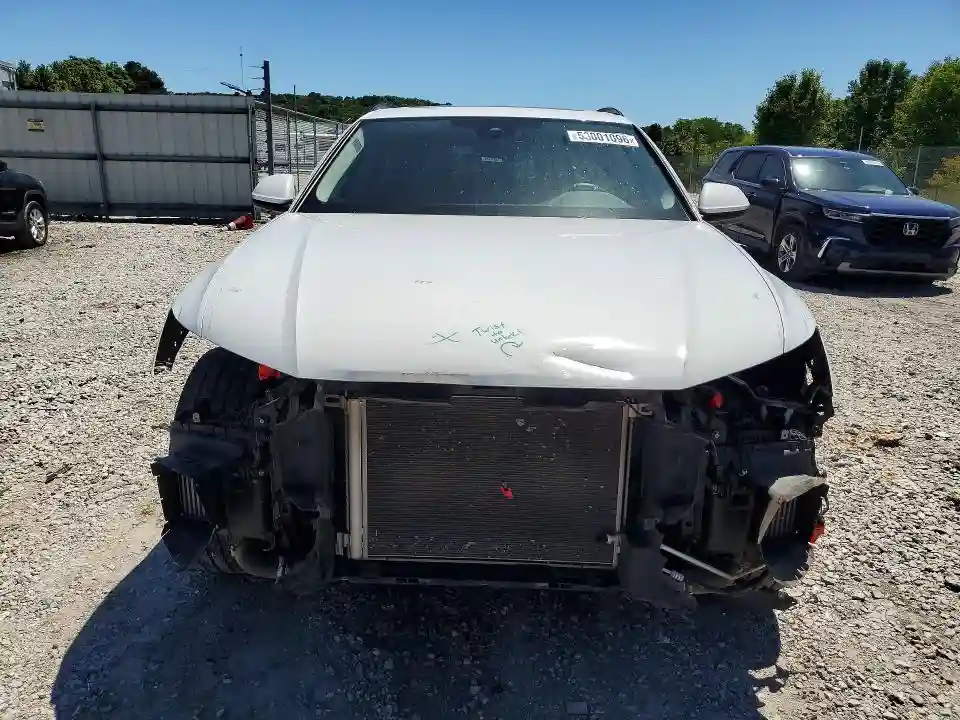 WA1EVBF10PD016733 2023 AUDI Q8-4