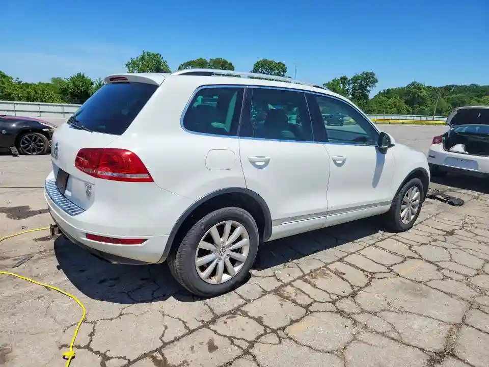 WVGEK9BPXCD008033 2012 VOLKSWAGEN TOUAREG-2