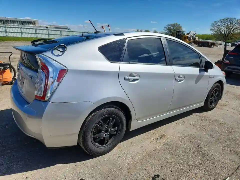 JTDKN3DU5E1755753 2014 TOYOTA PRIUS-2