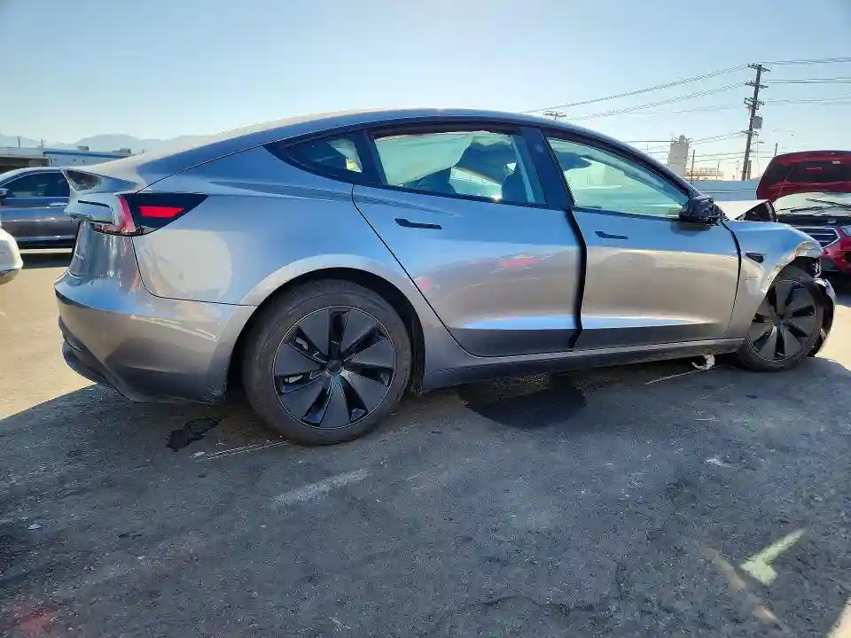 5YJ3E1EB3SF968628 2025 TESLA MODEL 3-2