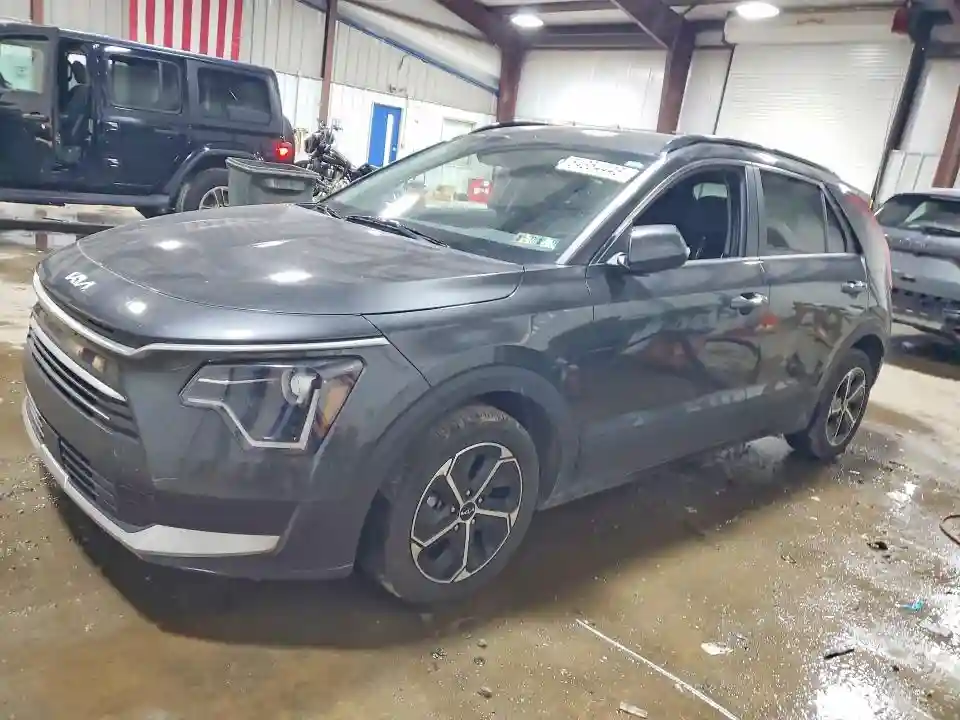 KNDCR3LE2P5067918 2023 KIA NIRO-0