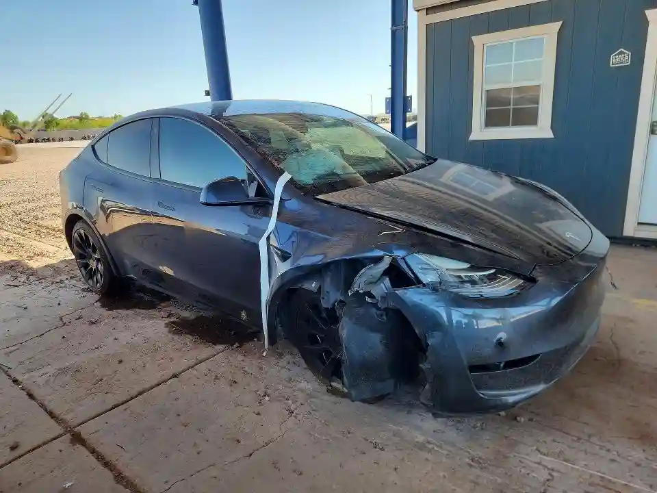 7SAYGDEE4NF411469 2022 TESLA MODEL Y-3