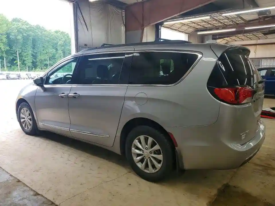 2C4RC1BG9HR576198 2017 CHRYSLER PACIFICA-1