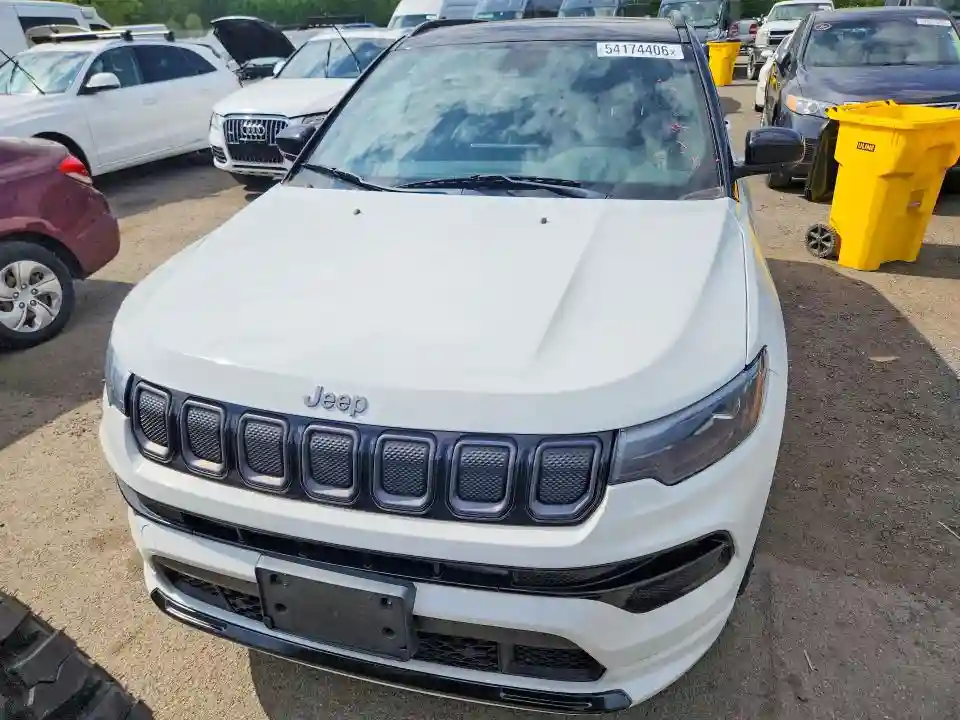 3C4NJDCB0NT157044 2022 JEEP COMPASS-4