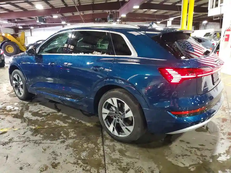 WA1LAAGE4NB032456 2022 AUDI E-TRON-1