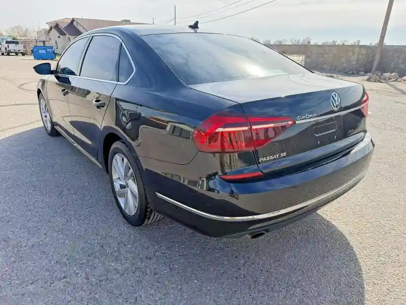 1VWBA7A33JC005519 2018 VOLKSWAGEN PASSAT-2