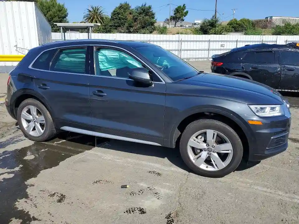WA1BNAFY3J2222870 2018 AUDI Q5-3