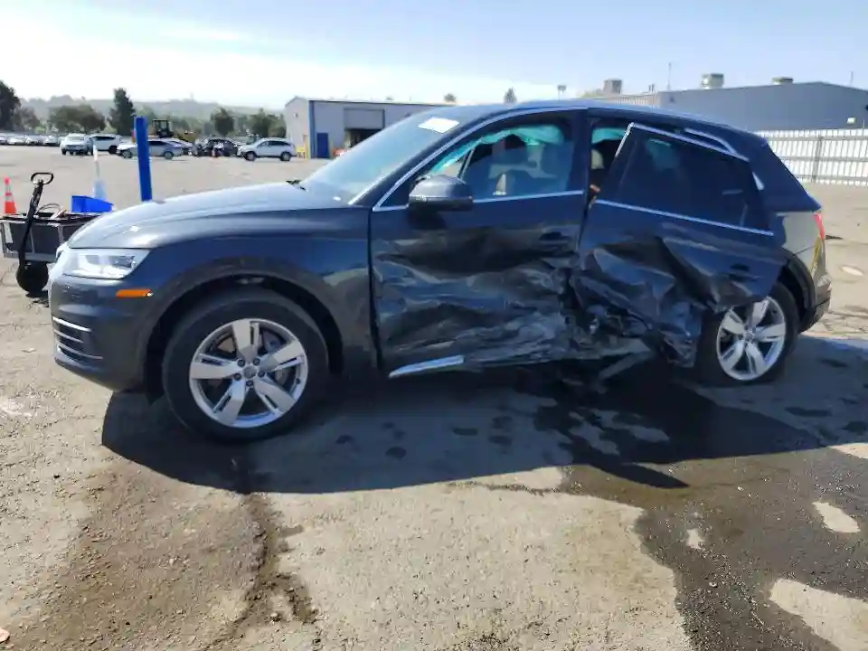 WA1BNAFY3J2222870 2018 AUDI Q5-0