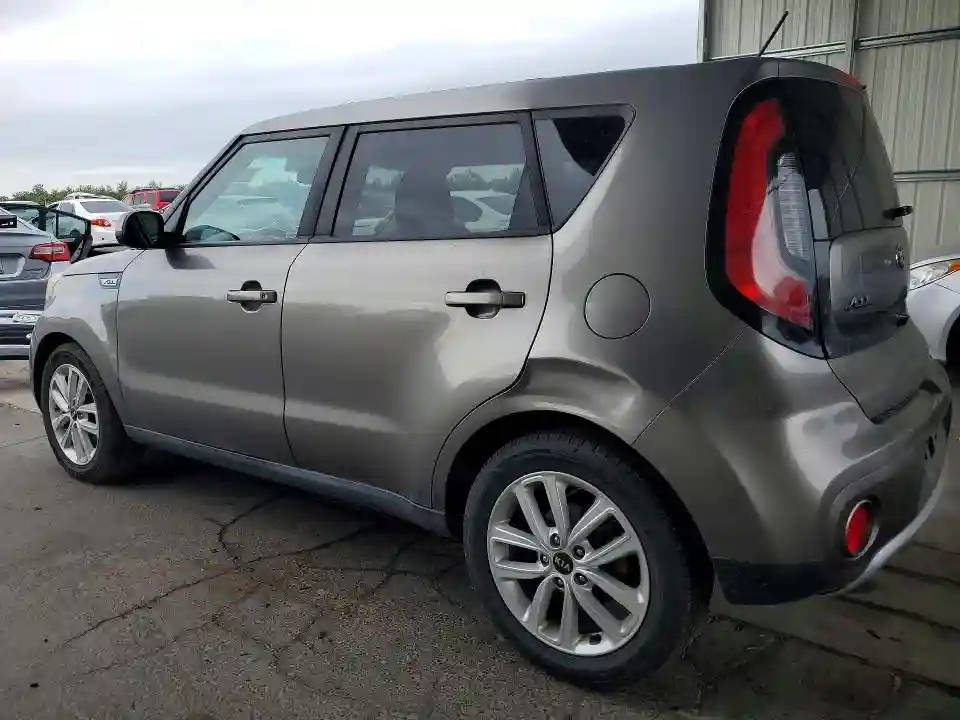 KNDJP3A56J7528761 2018 KIA SOUL-1