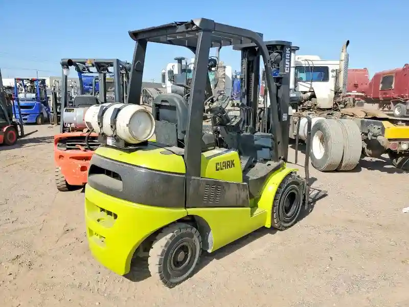 V4700609867KF 2013 CLARK FORKLIFT-3