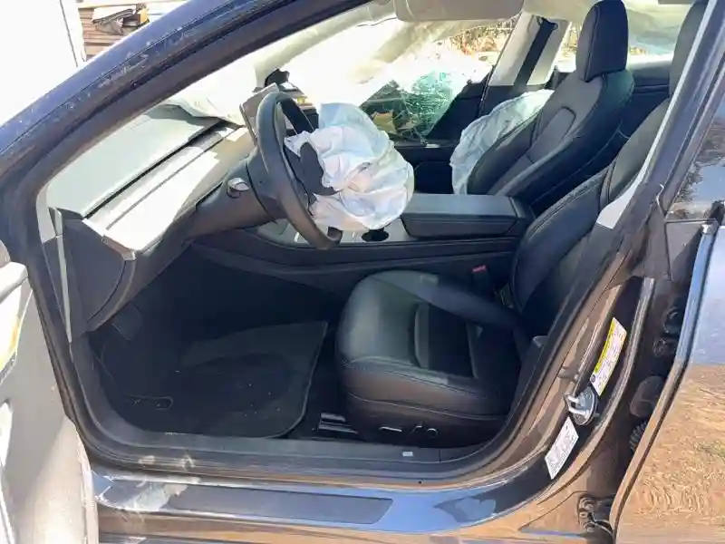 5YJ3E1EB3PF612526 2023 TESLA MODEL 3-4